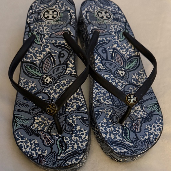 Tory Burch Blue Floral Flip Flops - Picture 2 of 4